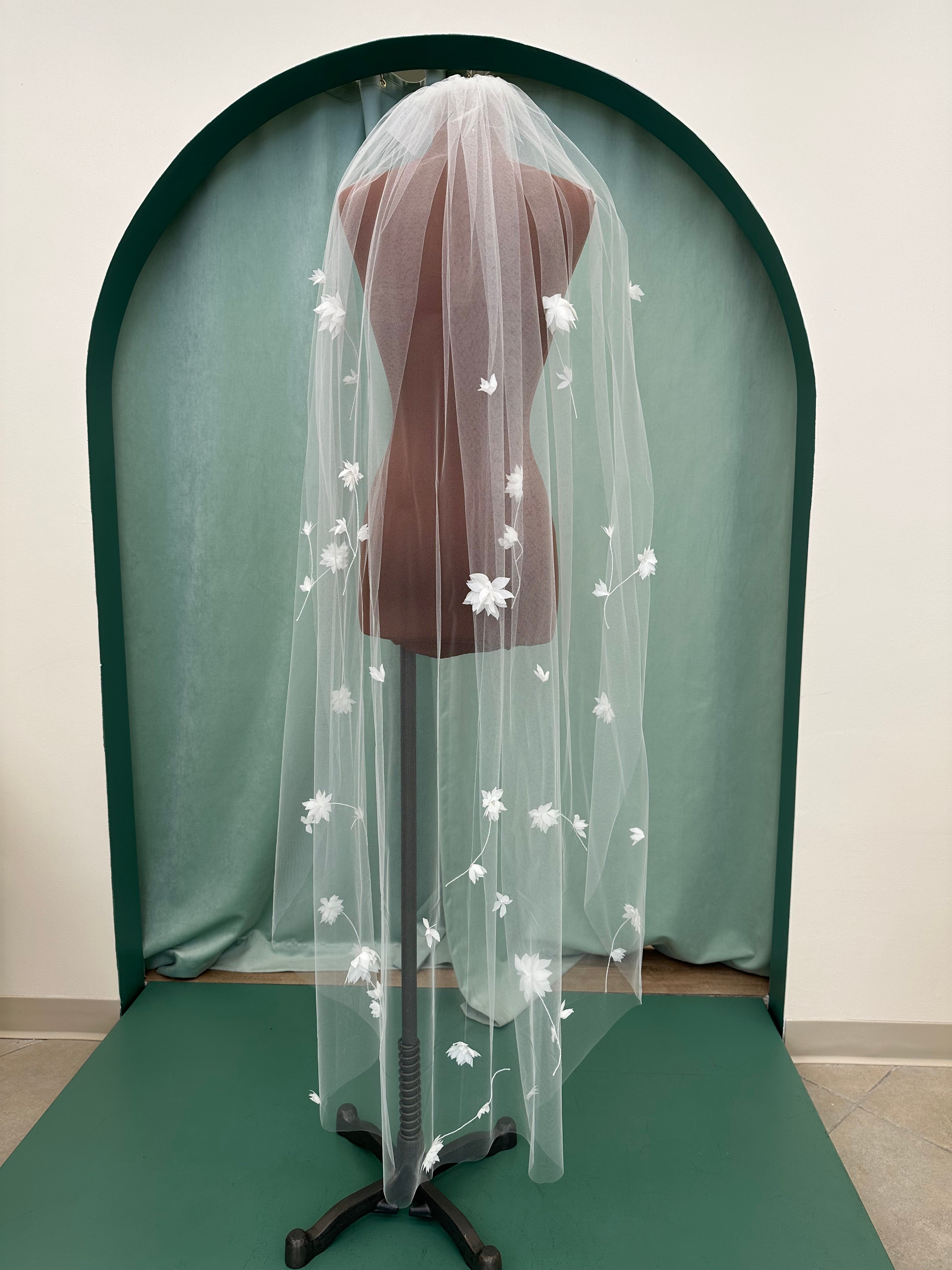Bel Aire V7739 3D Applique Flower Waltz Length Veil