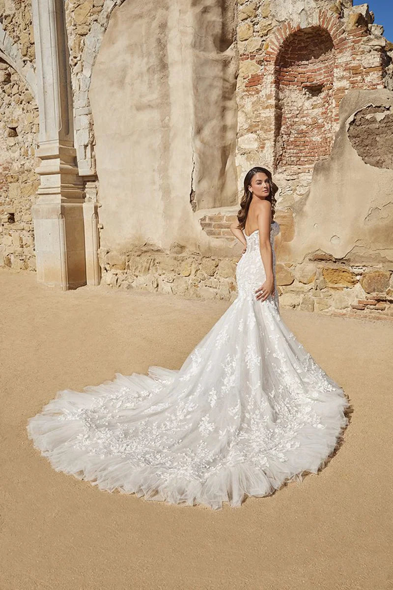 Casablanca Bridal Paulina