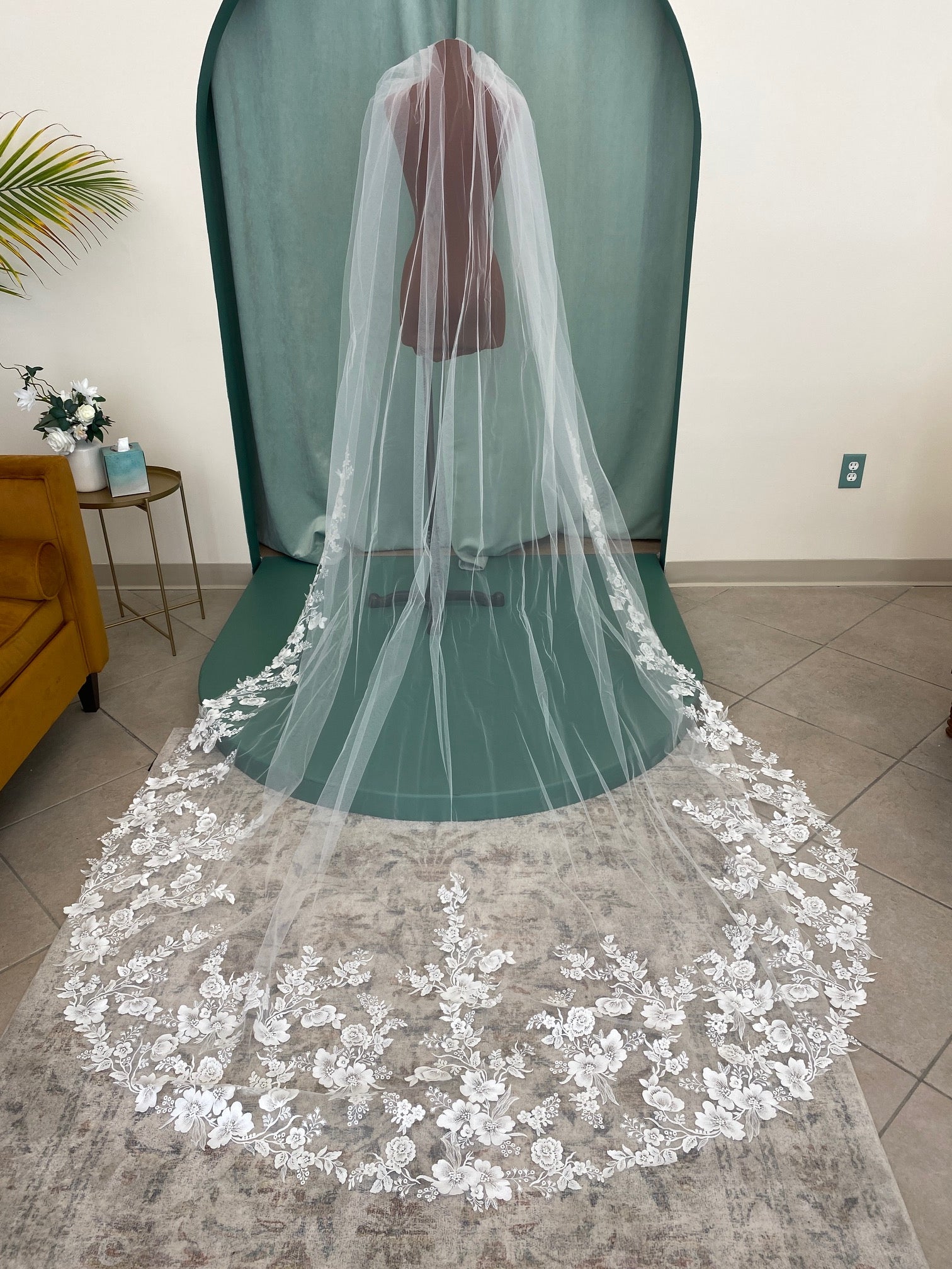 Giselle SP502 Ivory lace veil