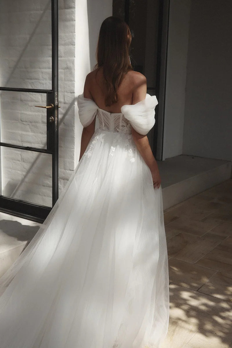 Alena Leena Clivia