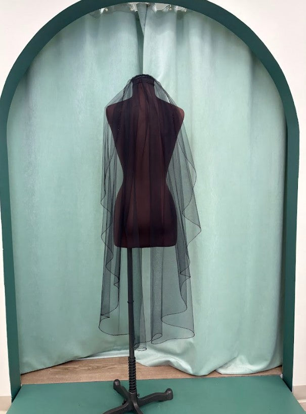 V7488 Black Fingertip Veil
