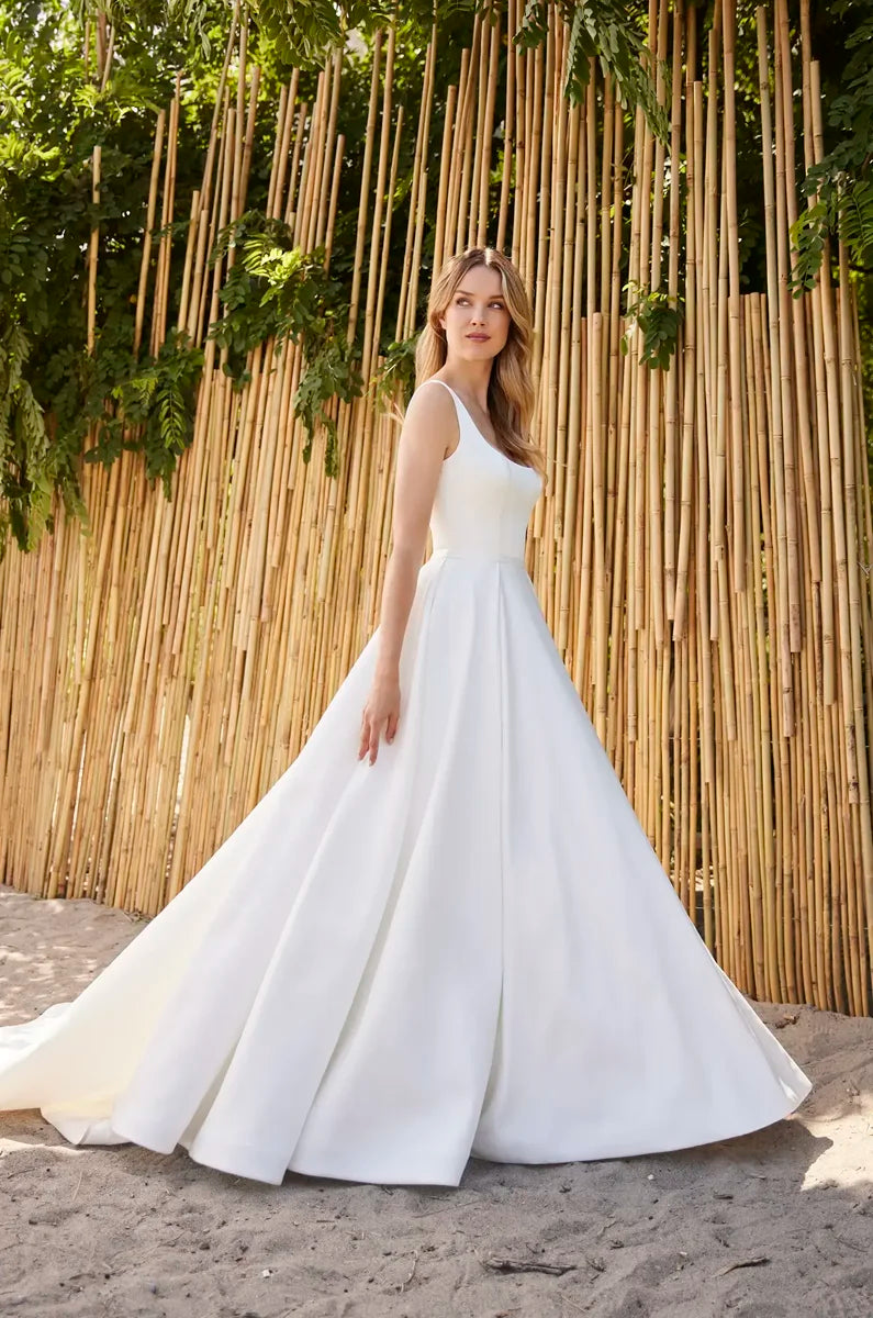 Paloma Blanca M2482