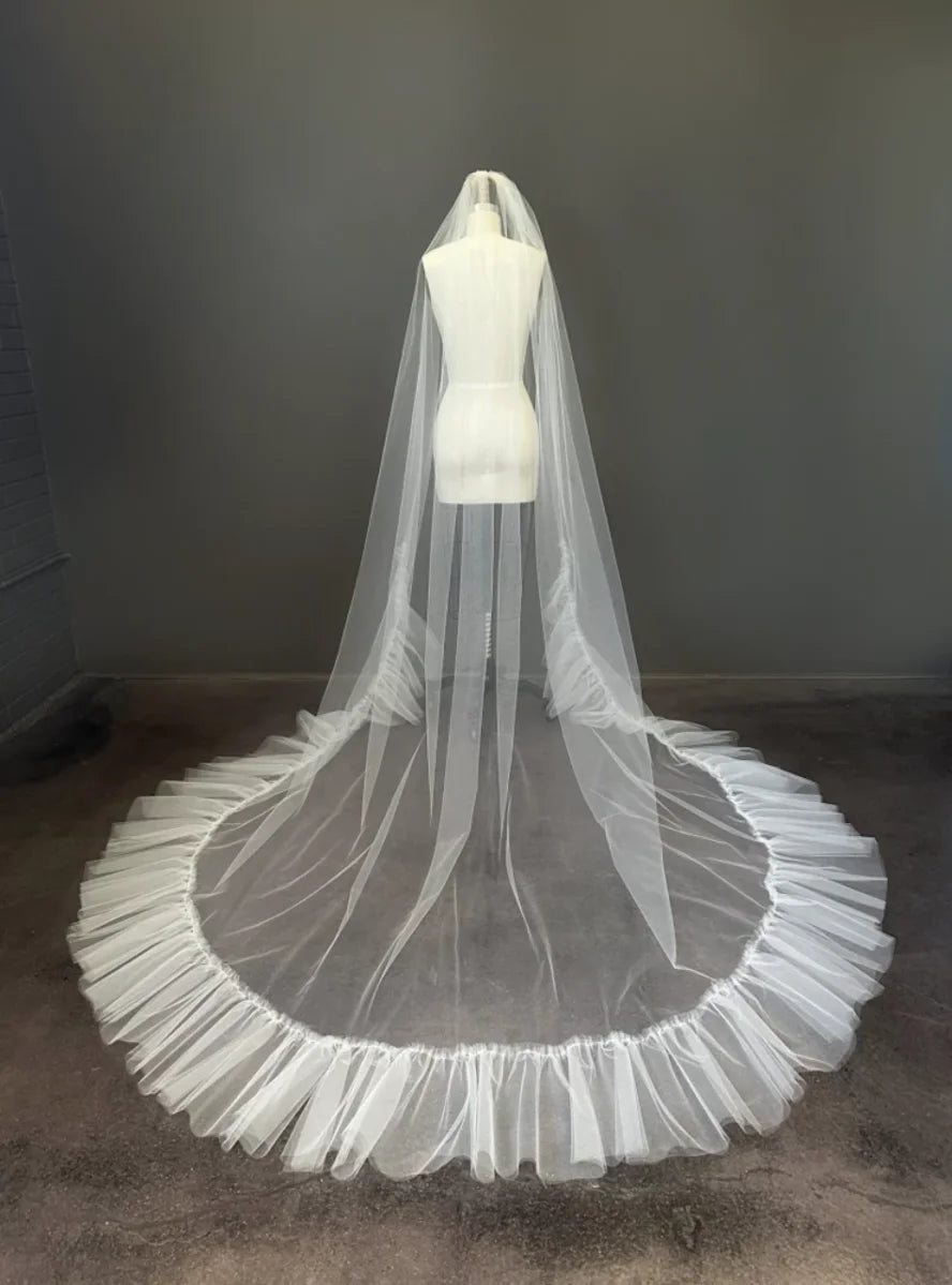 Sara Gabriel Leo Veil