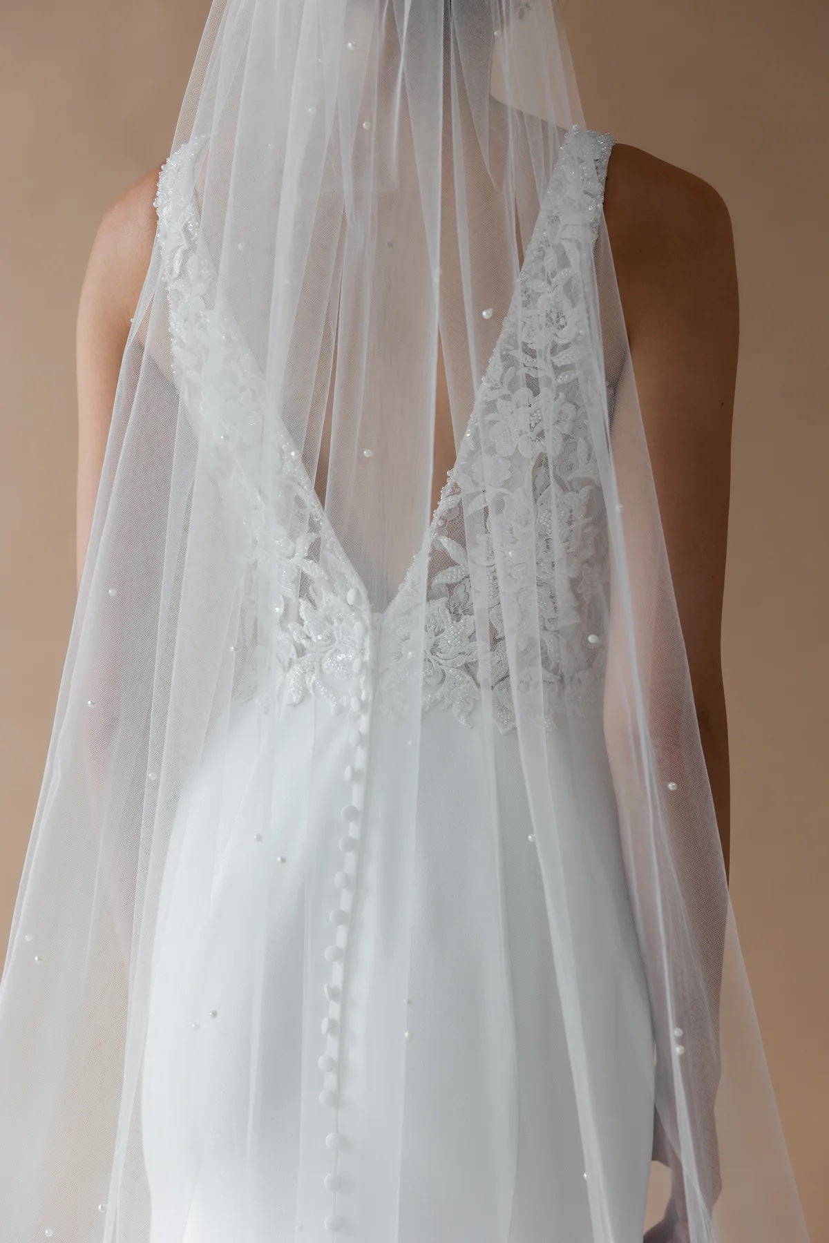 Giselle SP431L Scattered Pearl Veil Cathedral